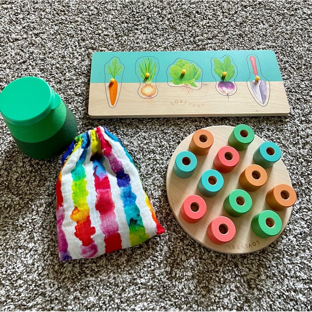 LOVEVERY, The Adventurer Play Kit
Months 16, 17, 18. Like new.